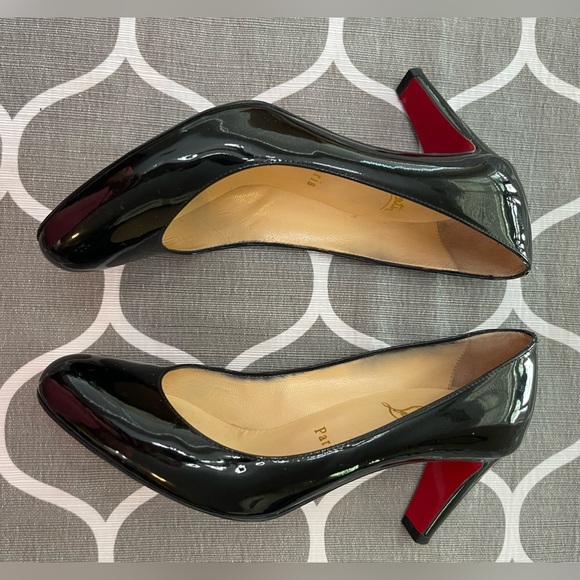 Christian Louboutin Rounded Toe Black Patent Leather Heel Size 37 or 6.5. - Picture 4 of 9